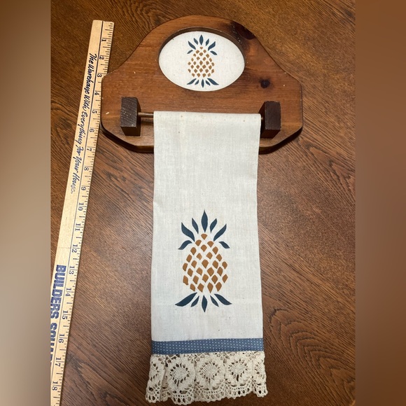 Handcrafted colonial stenciled towel and wood wall hangar w/ stenciled insert. - Picture 1 of 3